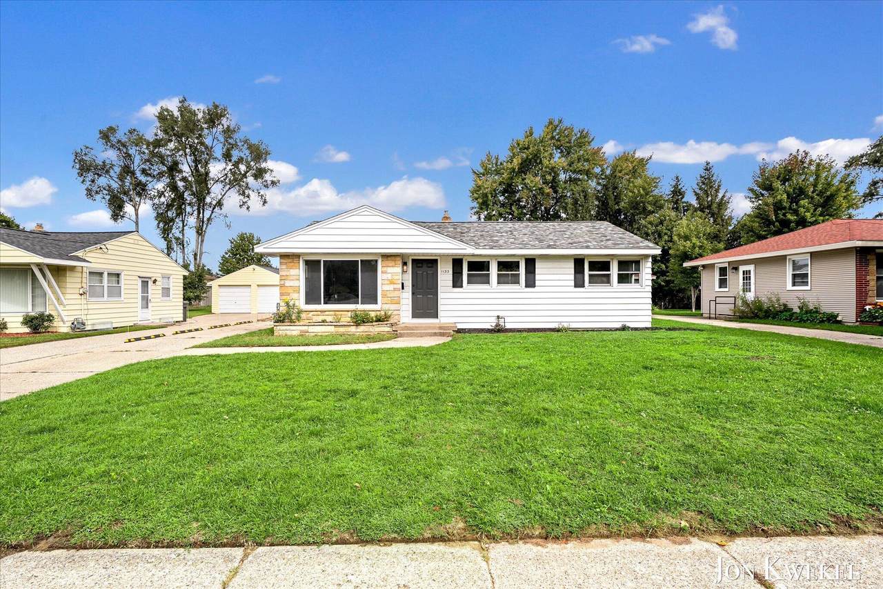 1133 32nd Street - Photo 1