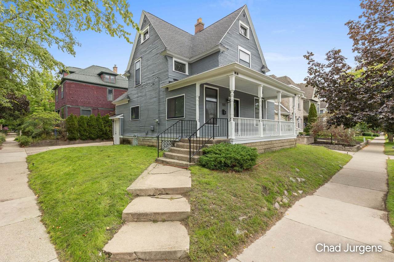 901 Wealthy Street - Photo 1