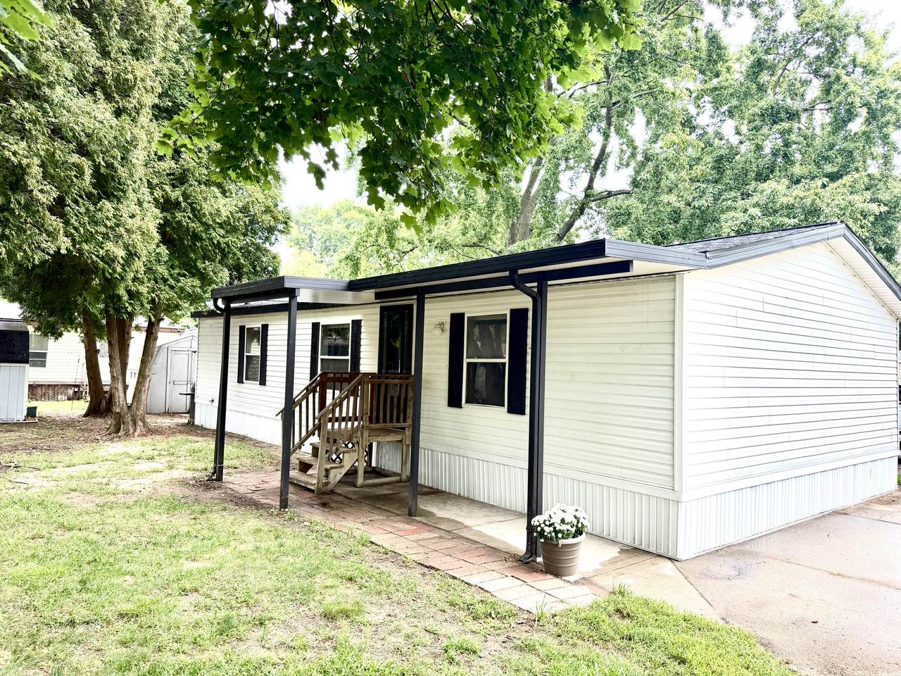 2651 Edmonton Street - Photo 1