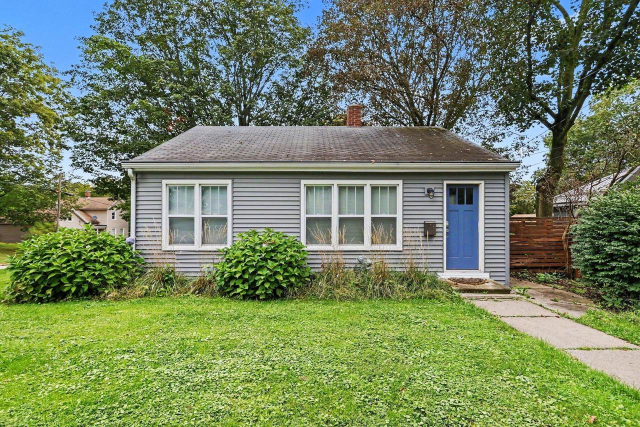208 Oak Street - Photo 1