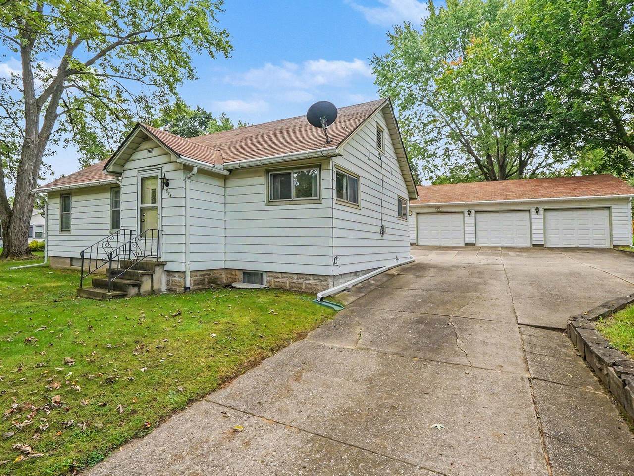 595 Royal Drive - Photo 1