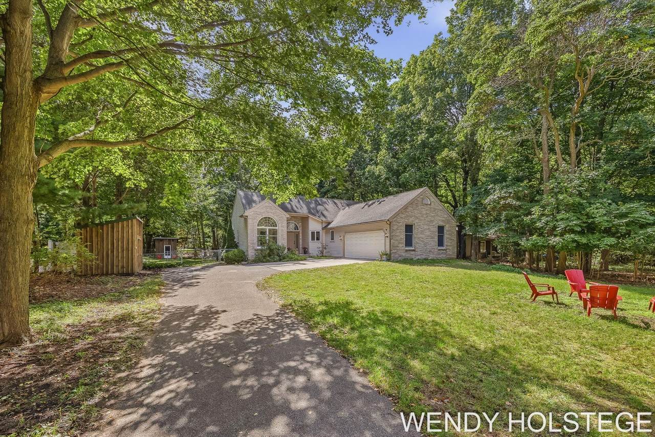 2080 32nd Street - Photo 1