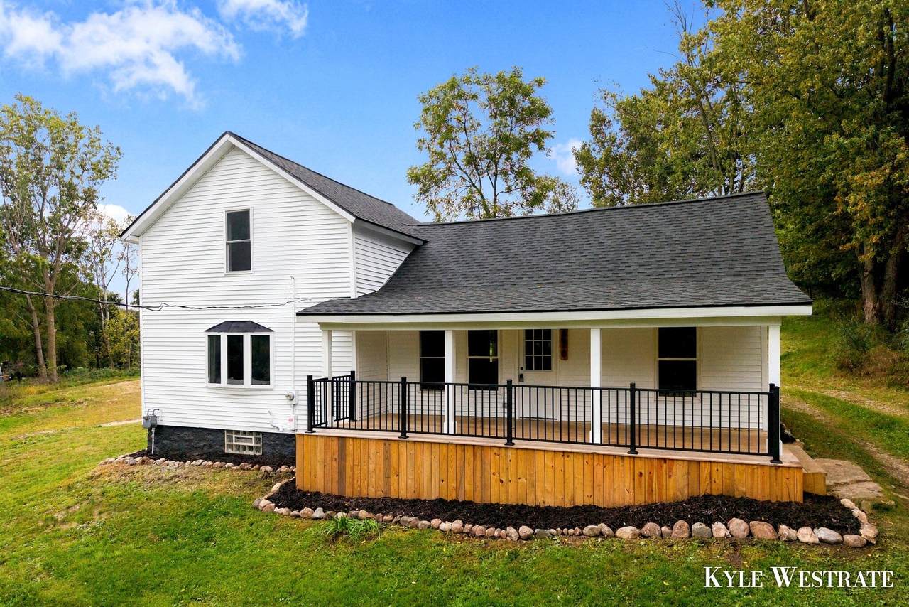 3820 11 Mile Road - Photo 1