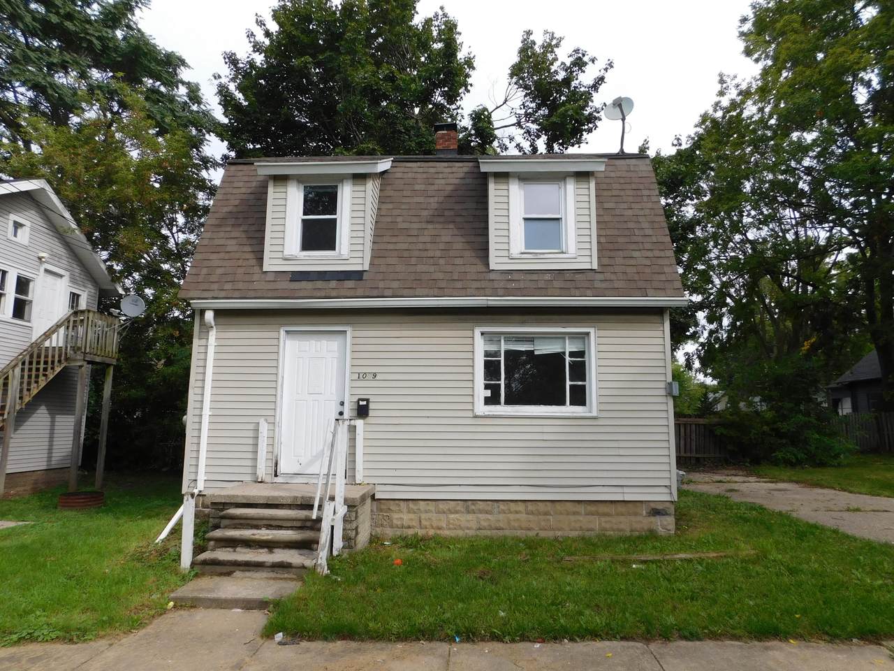 1009 Euclid Place - Photo 1