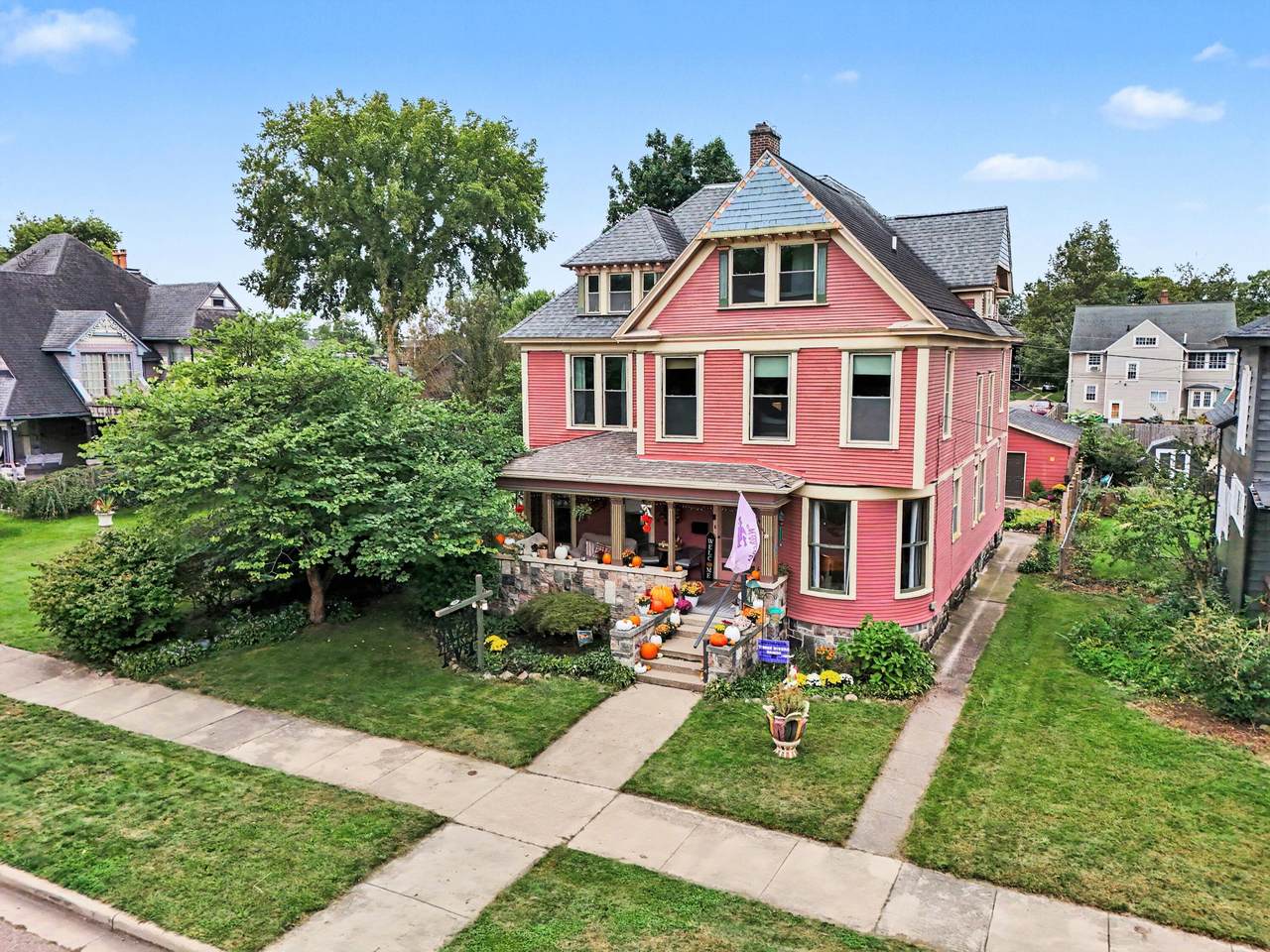 210 East Street - Photo 1