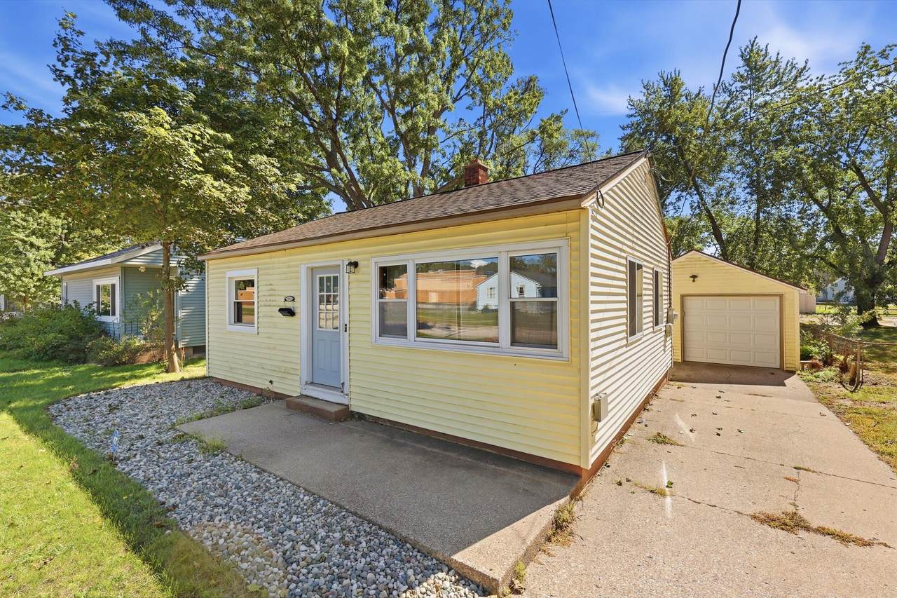 1083 Amity Avenue - Photo 1