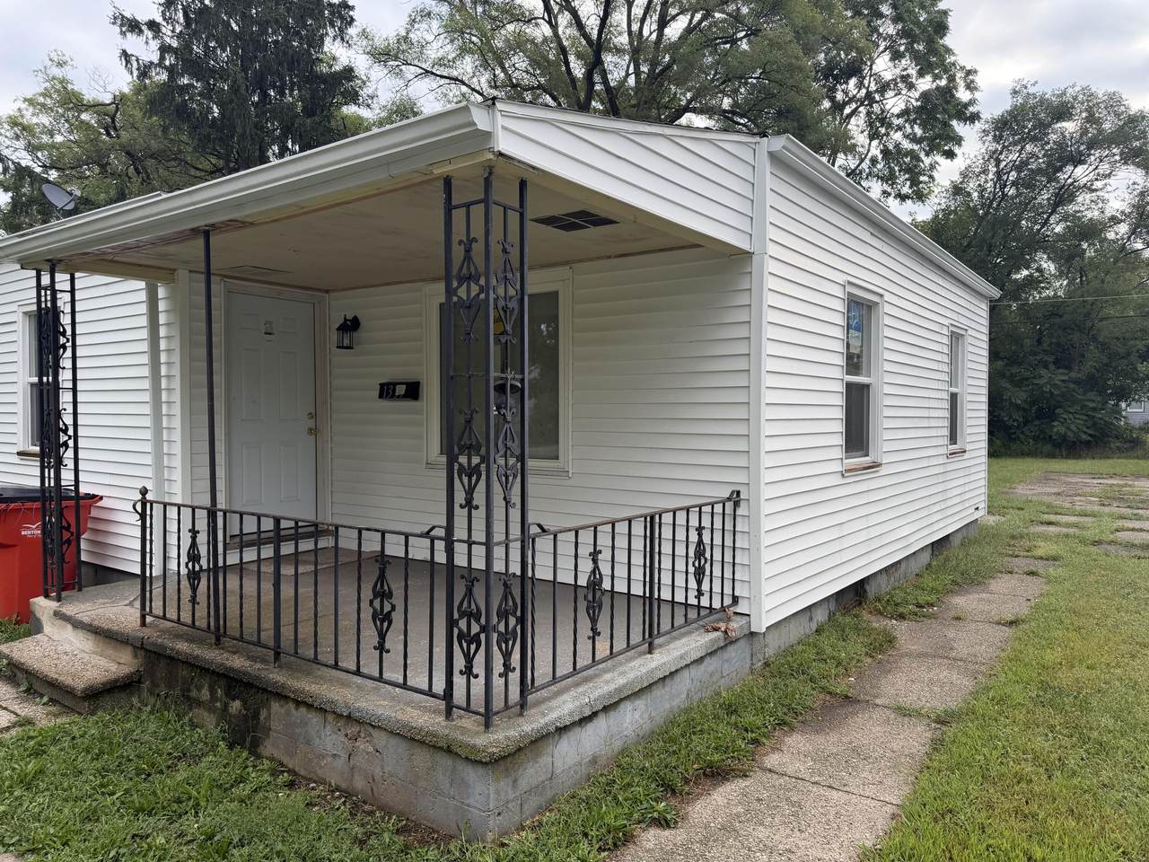 1339 Jennings Avenue - Photo 1