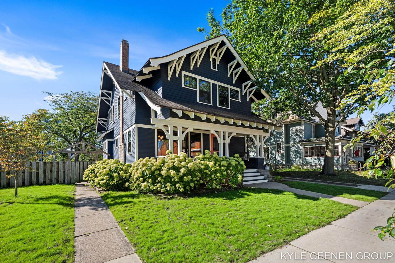 62 11th Street - Photo 1