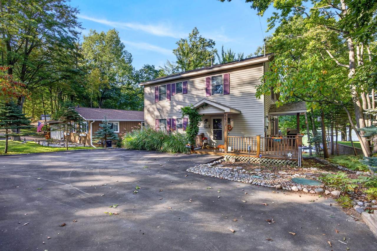 8665 Island Drive - Photo 1