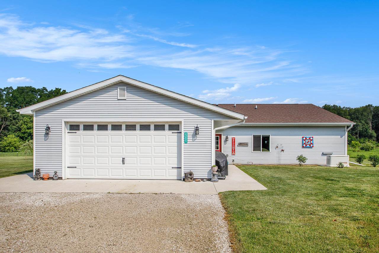 23521 Struwin Road - Photo 1