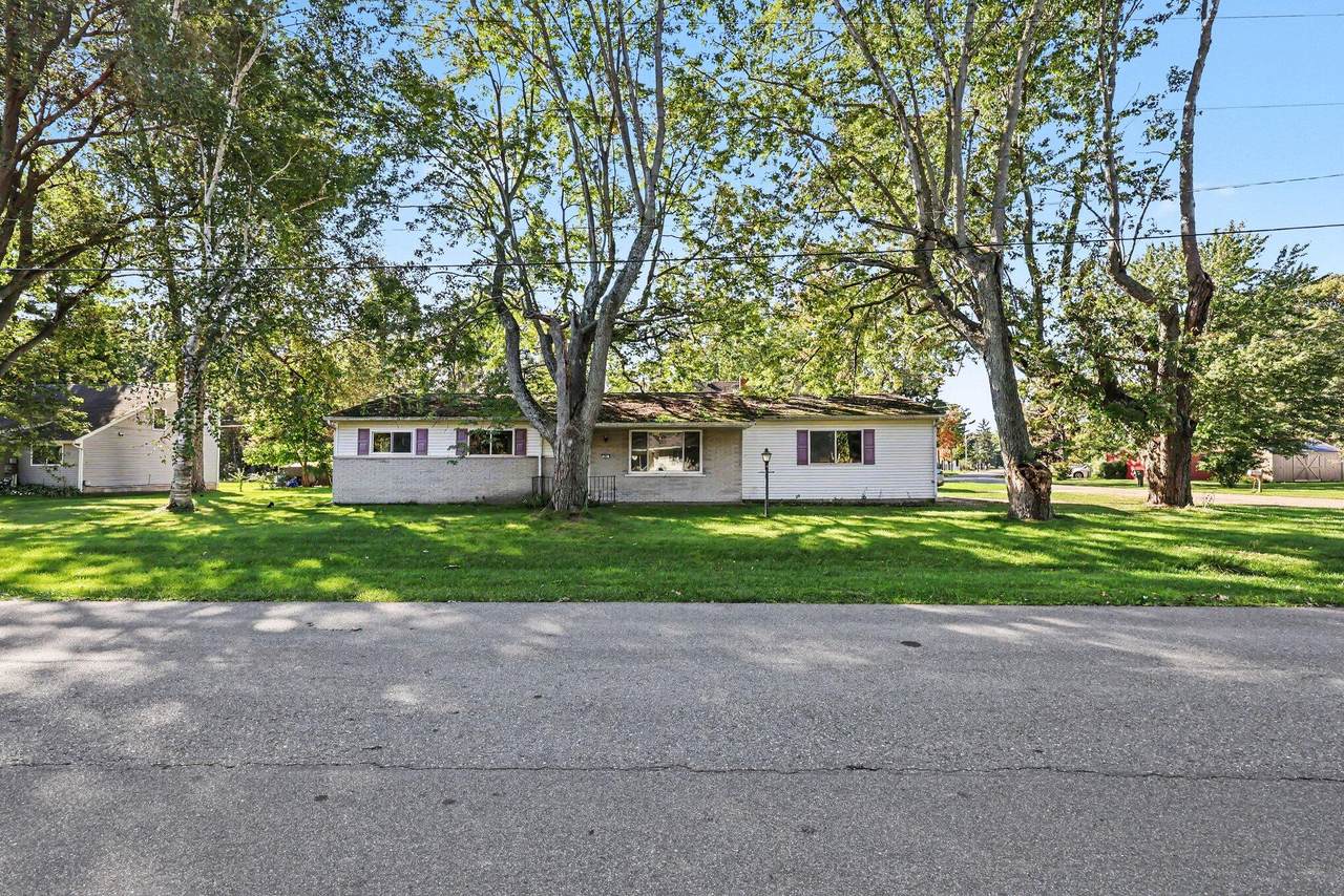 843 Golfview - Photo 1