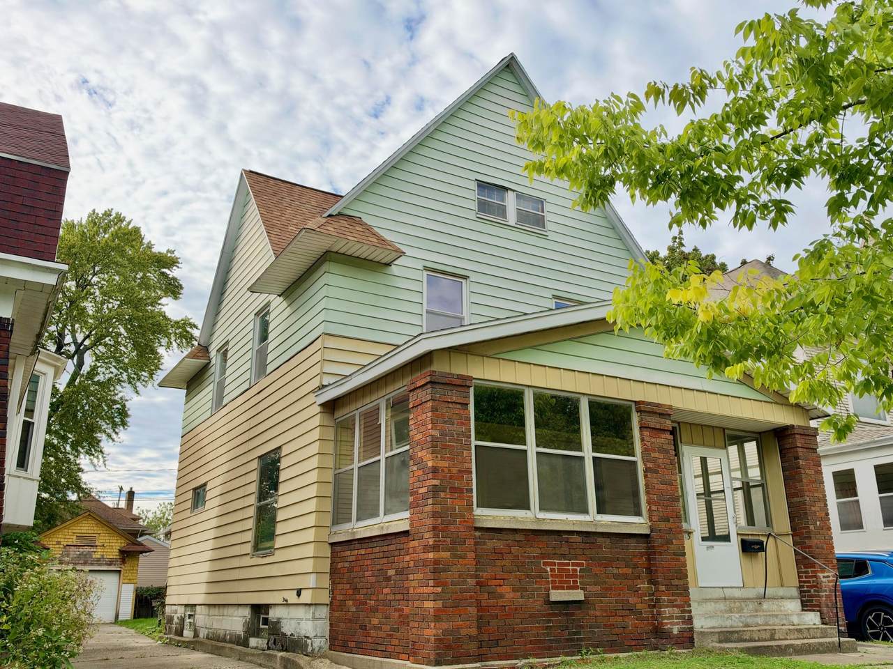 735 College Avenue - Photo 1
