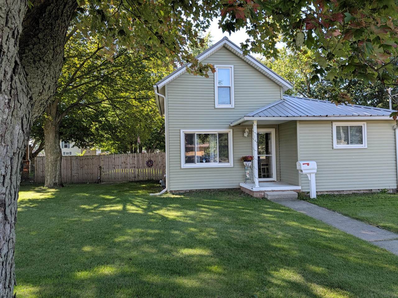 131 Lincoln Street - Photo 1