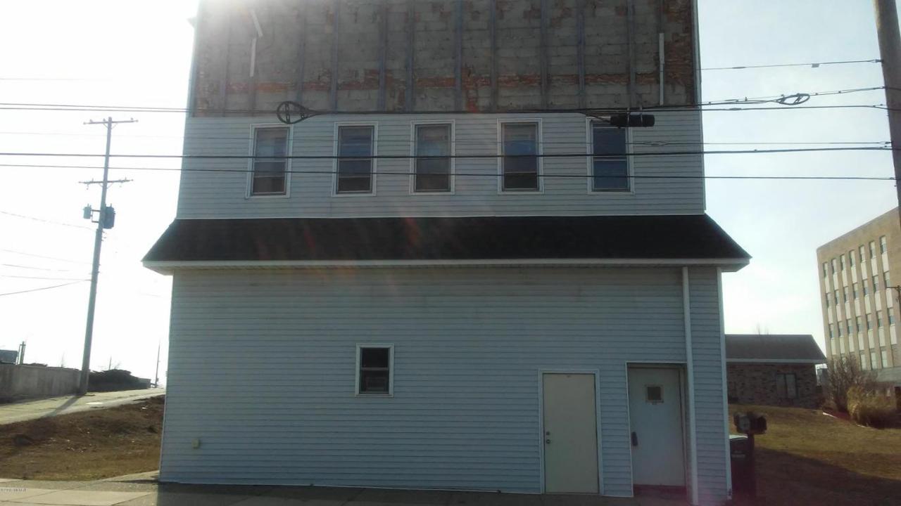 845 Pine - Photo 1