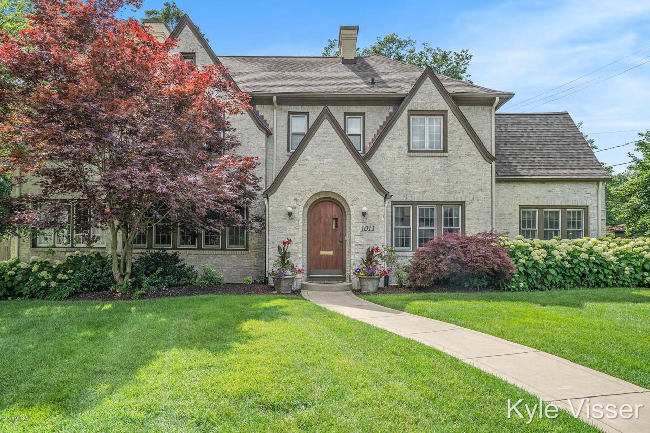 1011 San Lucia Drive - Photo 1