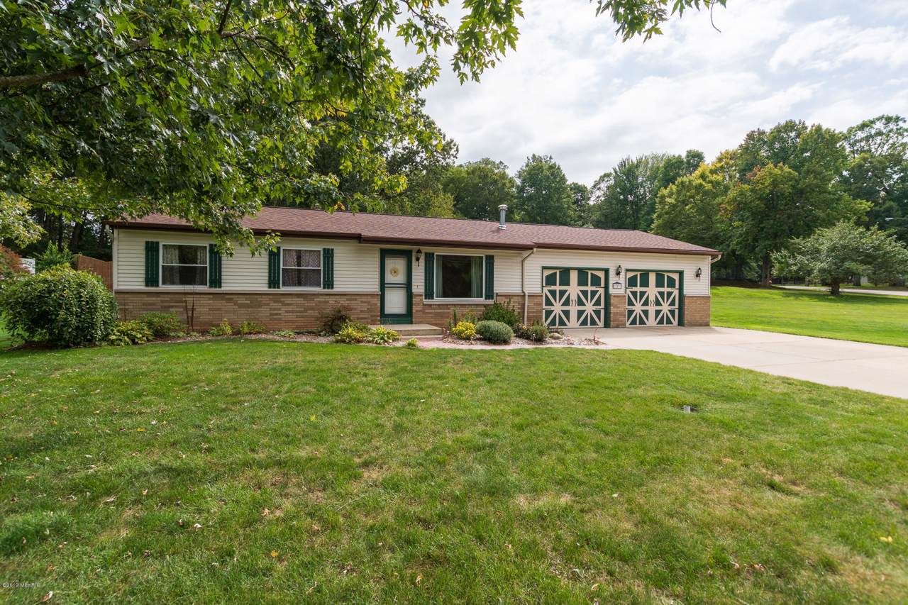 221 Holly Drive - Photo 1
