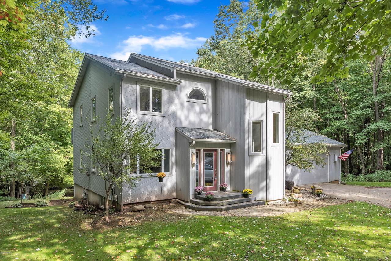 442 Railroad Street - Photo 1