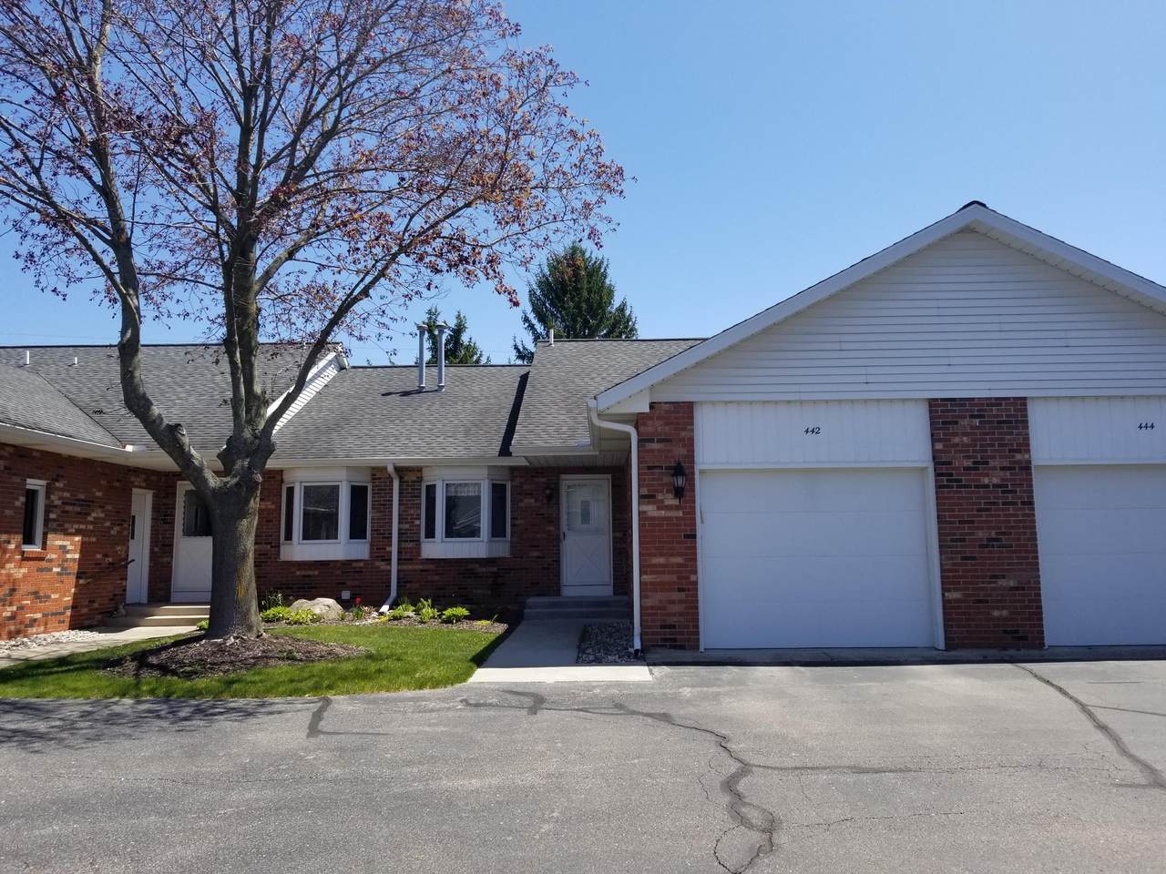 442 Mary Lane - Photo 1