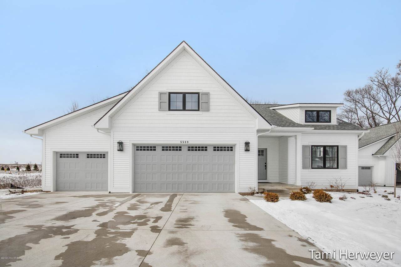 671 Stonebriar Circle - Photo 1
