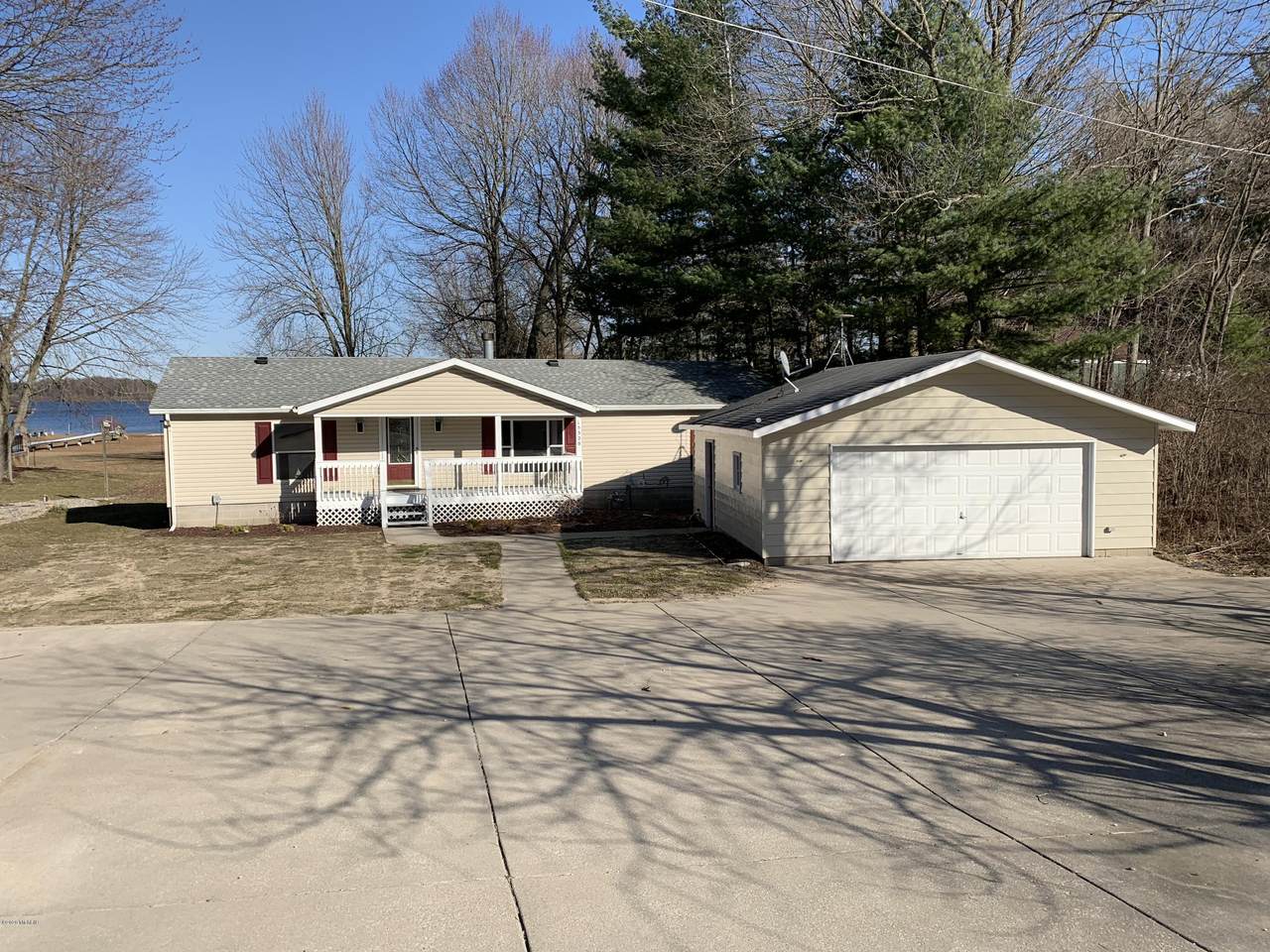 15320 Meddler Avenue - Photo 1