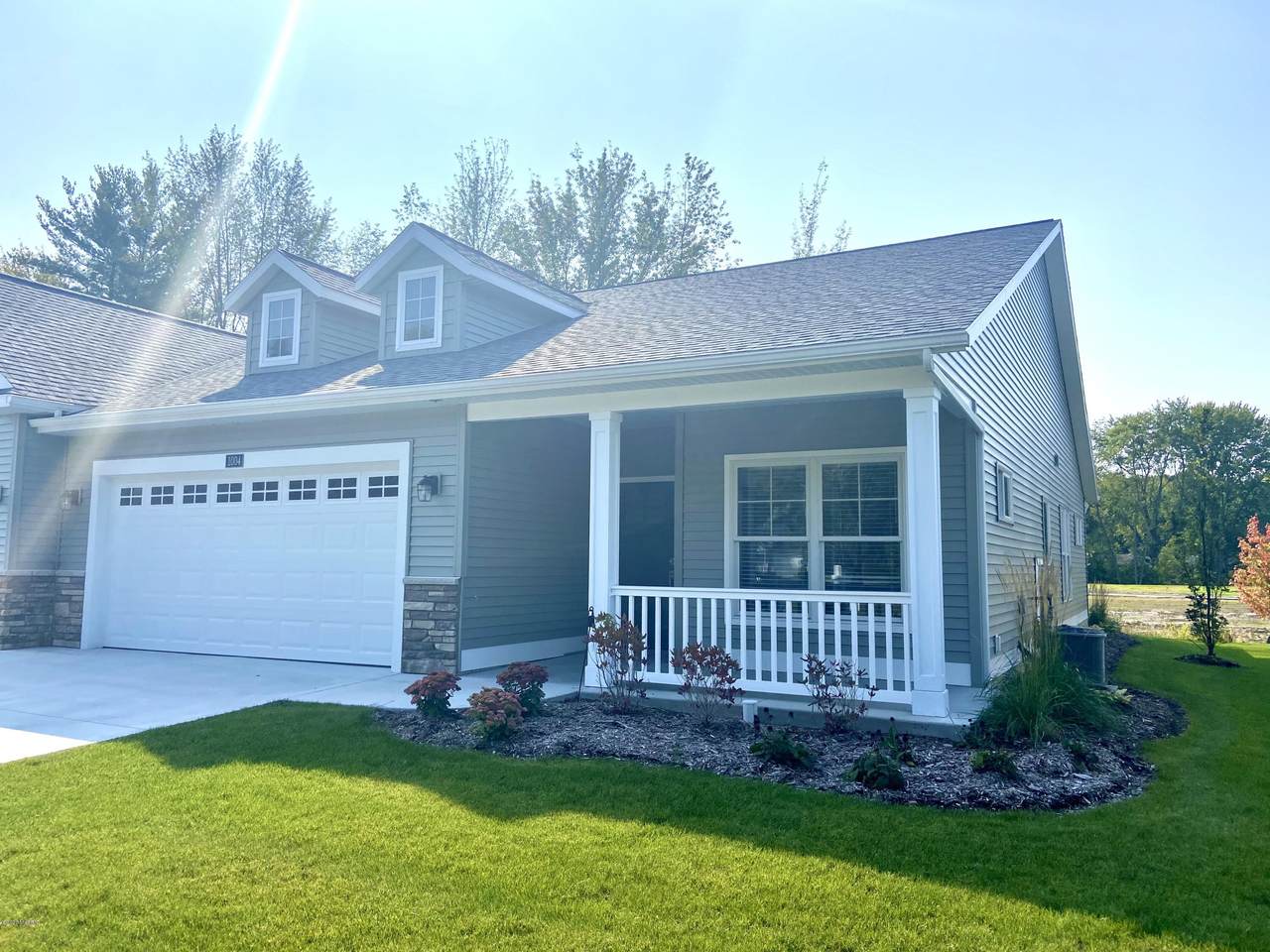 1004 Maplewood Court - Photo 1