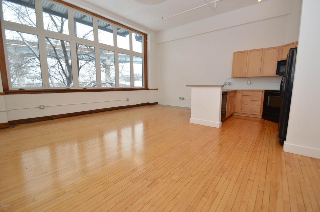 600 Broadway Avenue - Photo 1