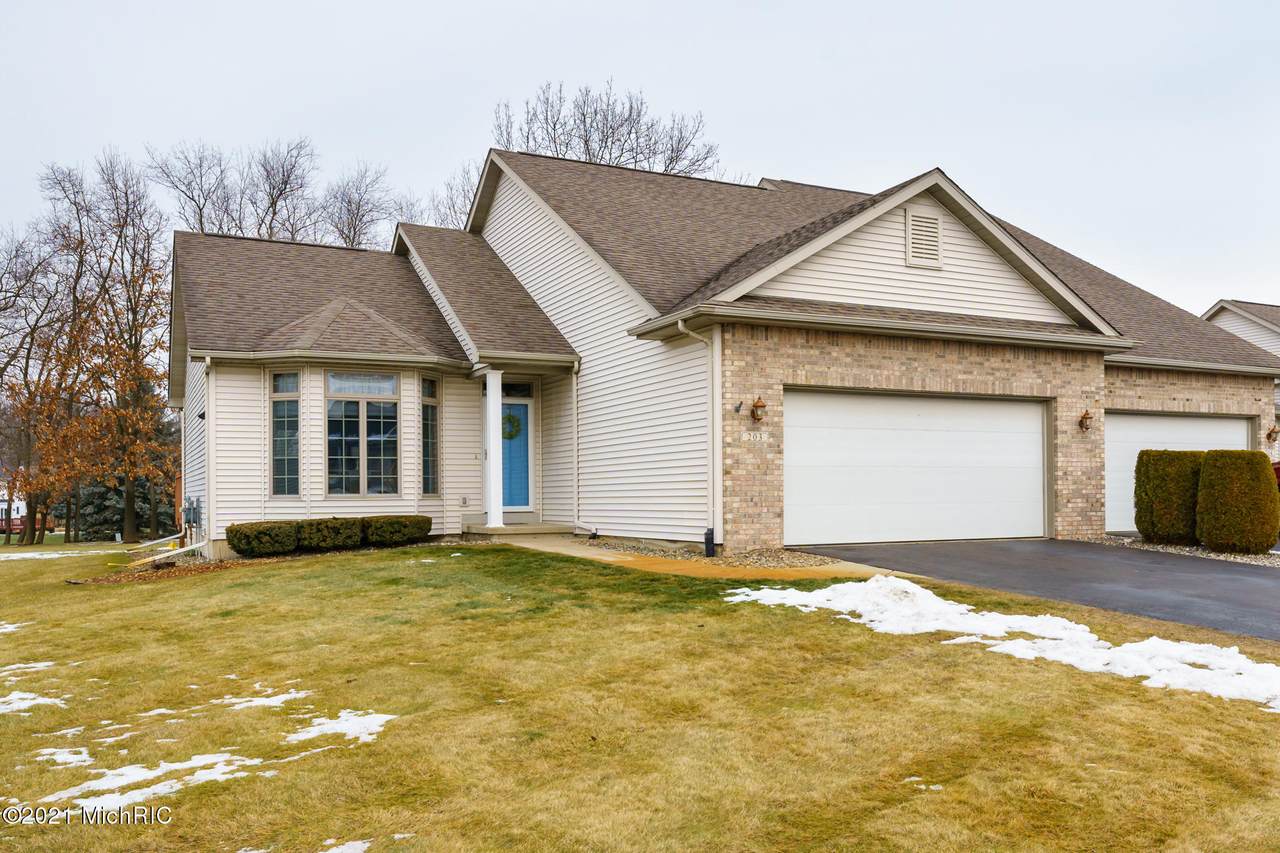 203 Canterbury Park - Photo 1