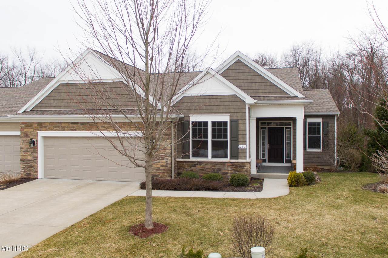 652 Wynding Oaks - Photo 1