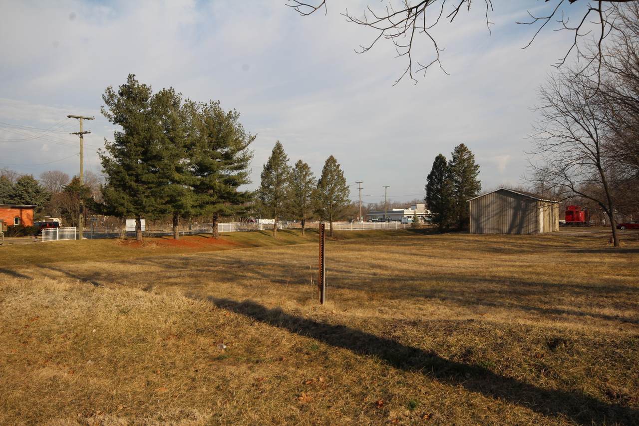 321 Vine Street - Photo 1