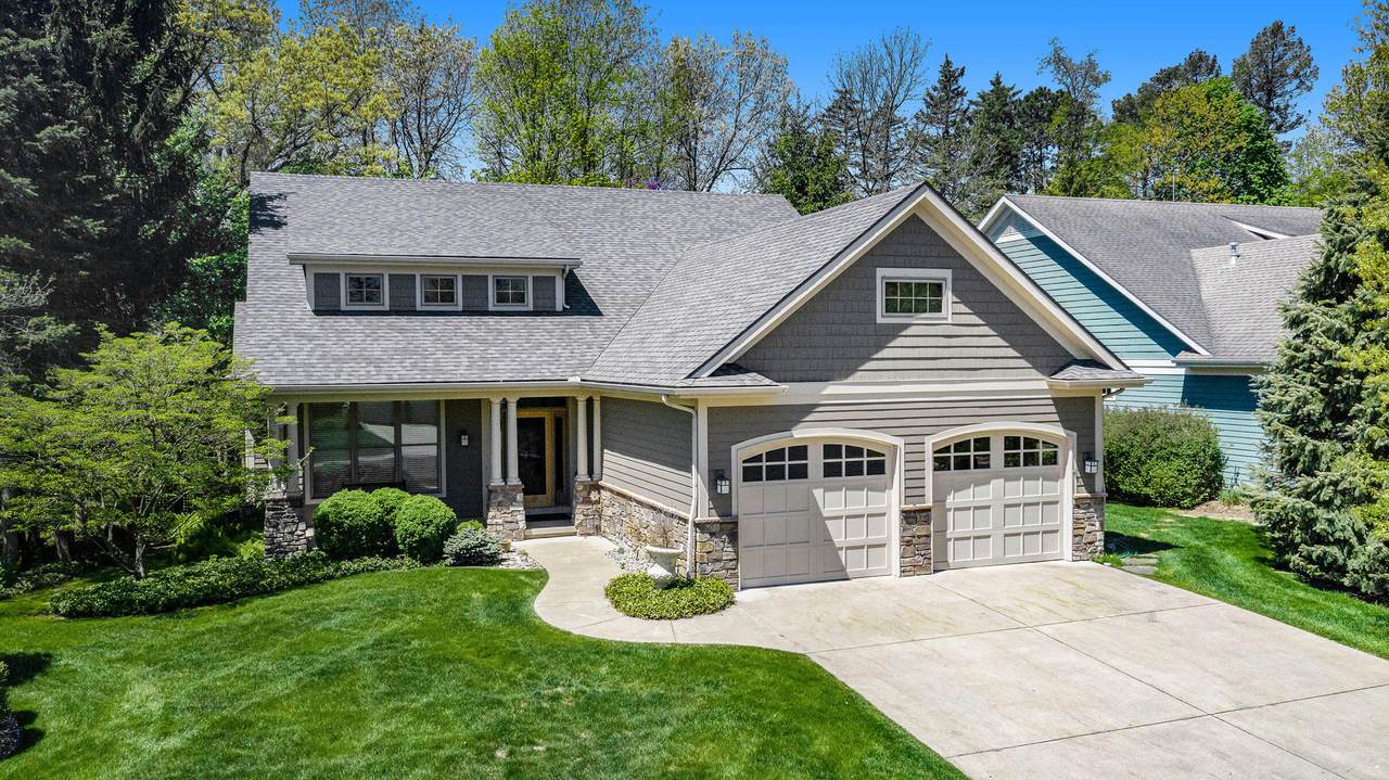 2906 Woodgate Lane - Photo 1