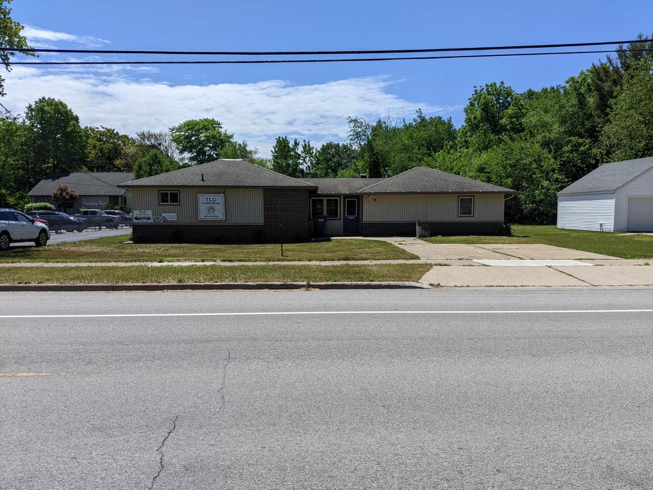 875 Summit Avenue - Photo 1