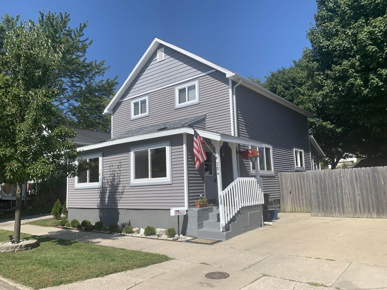 304 Court Street - Photo 1