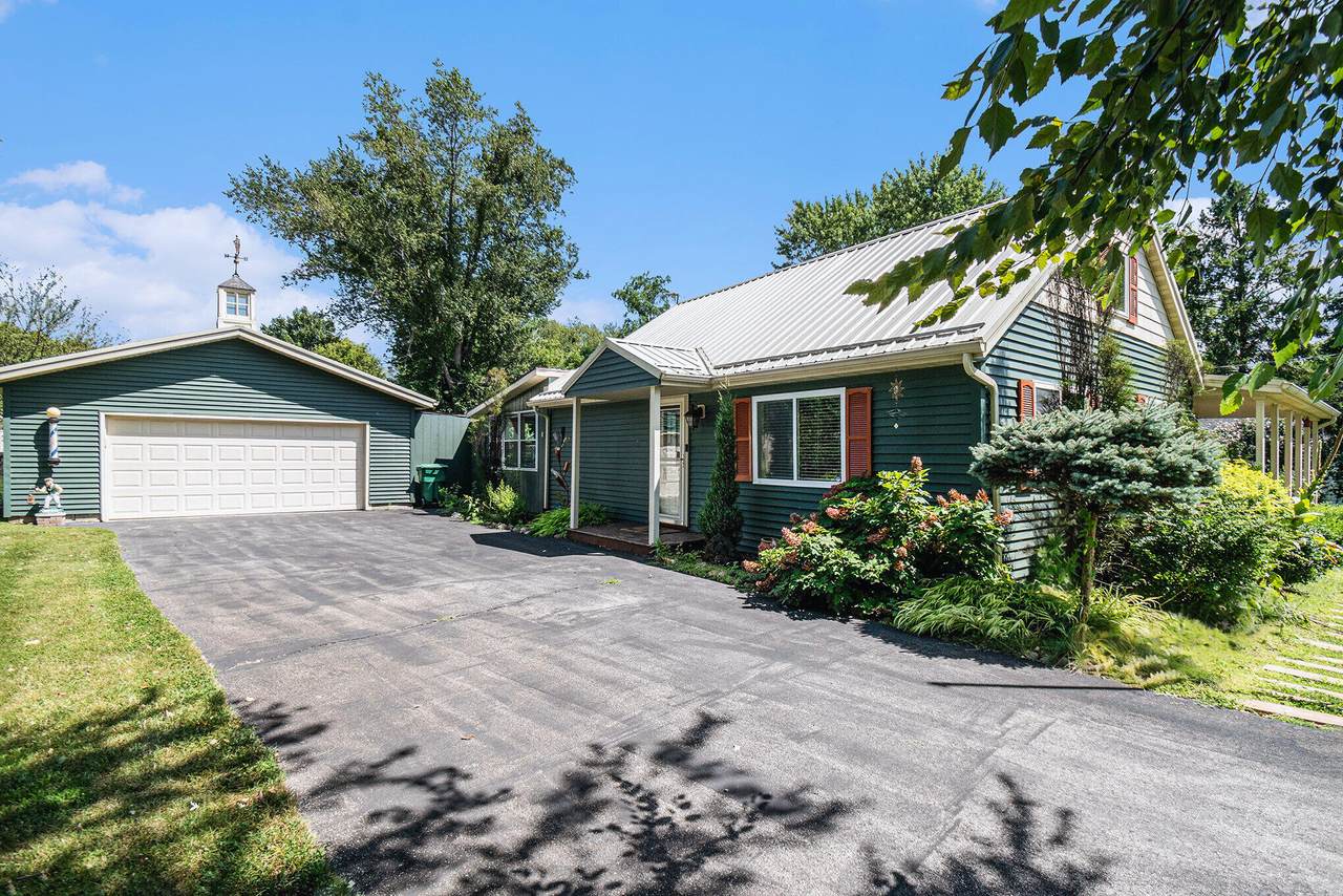 15329 Chippewa Street - Photo 1