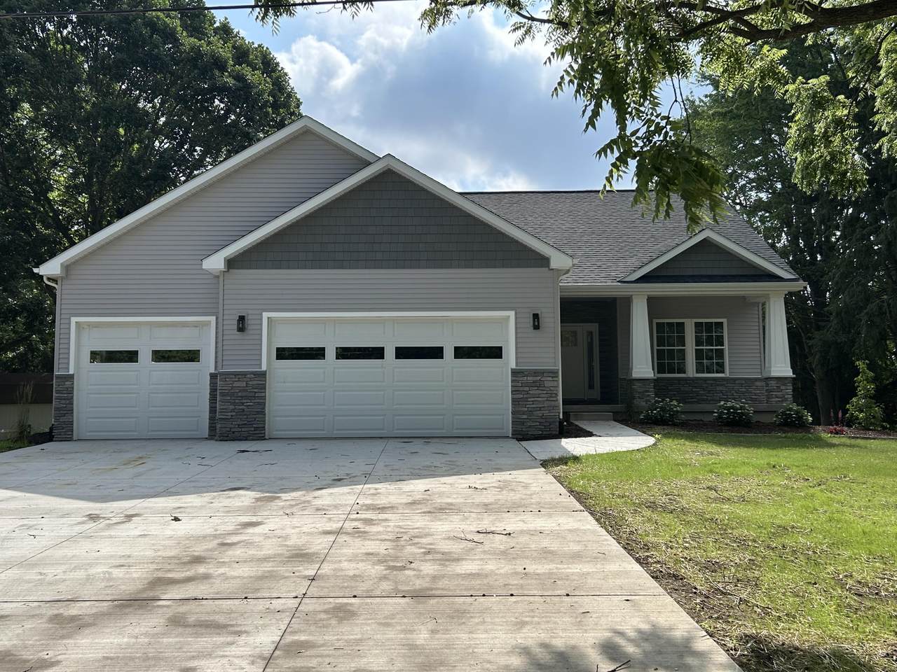5966 Sleepy Hollow Lane - Photo 1
