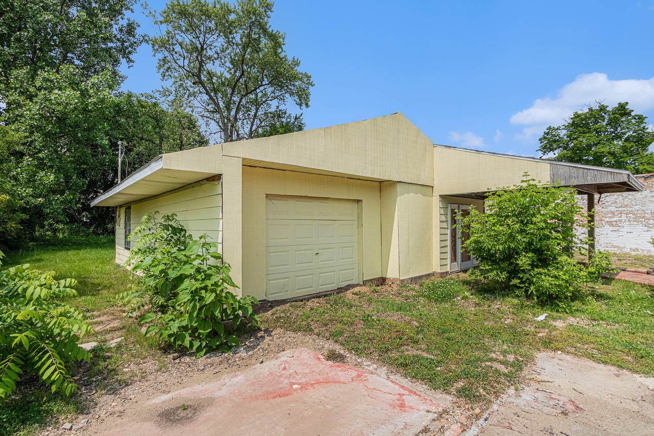 366 Pipestone Street - Photo 1