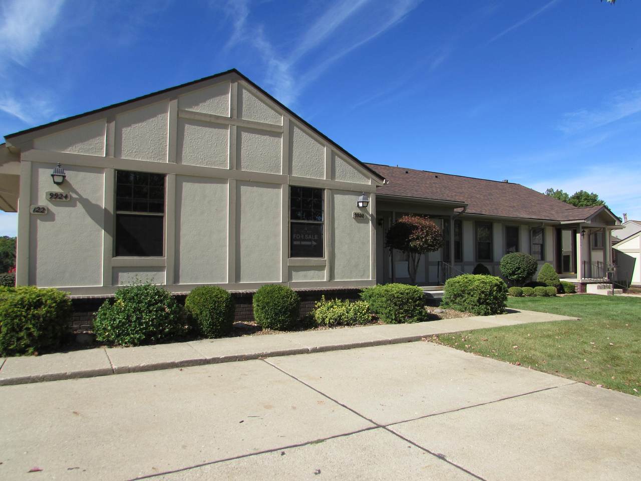 9920 Cambridge Court - Photo 1