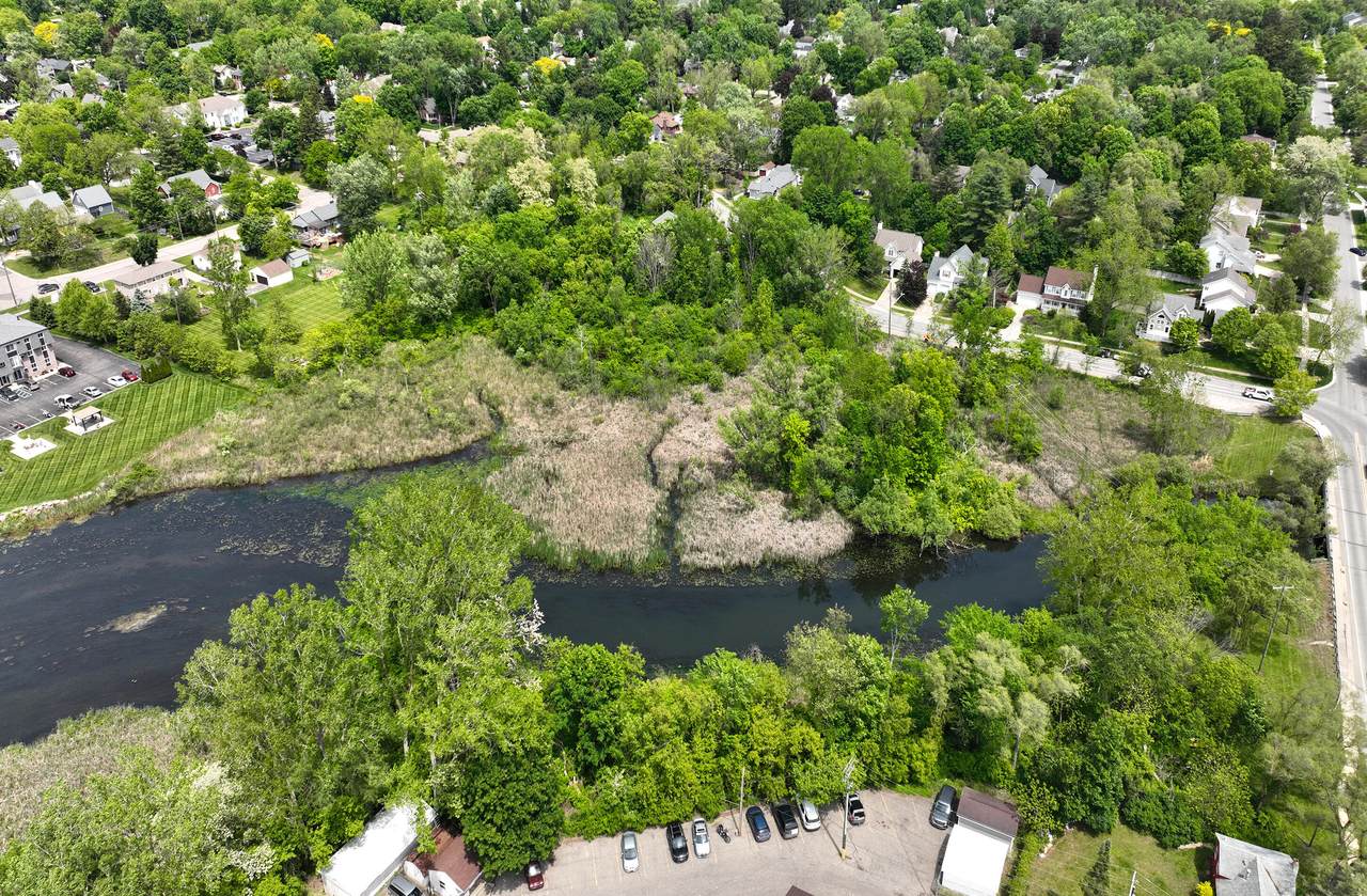 114 River Drive - Photo 1