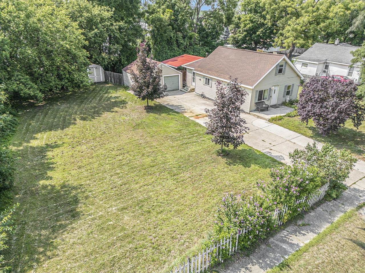 5529 Averill Avenue - Photo 1