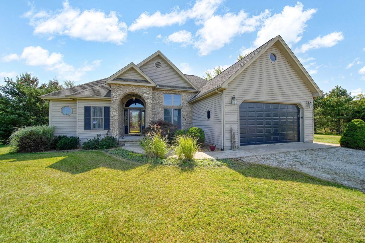 10044 Emerald Drive - Photo 1