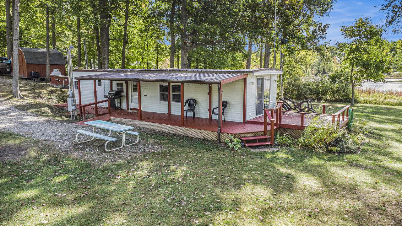 4499 Woodlawn Drive - Photo 1