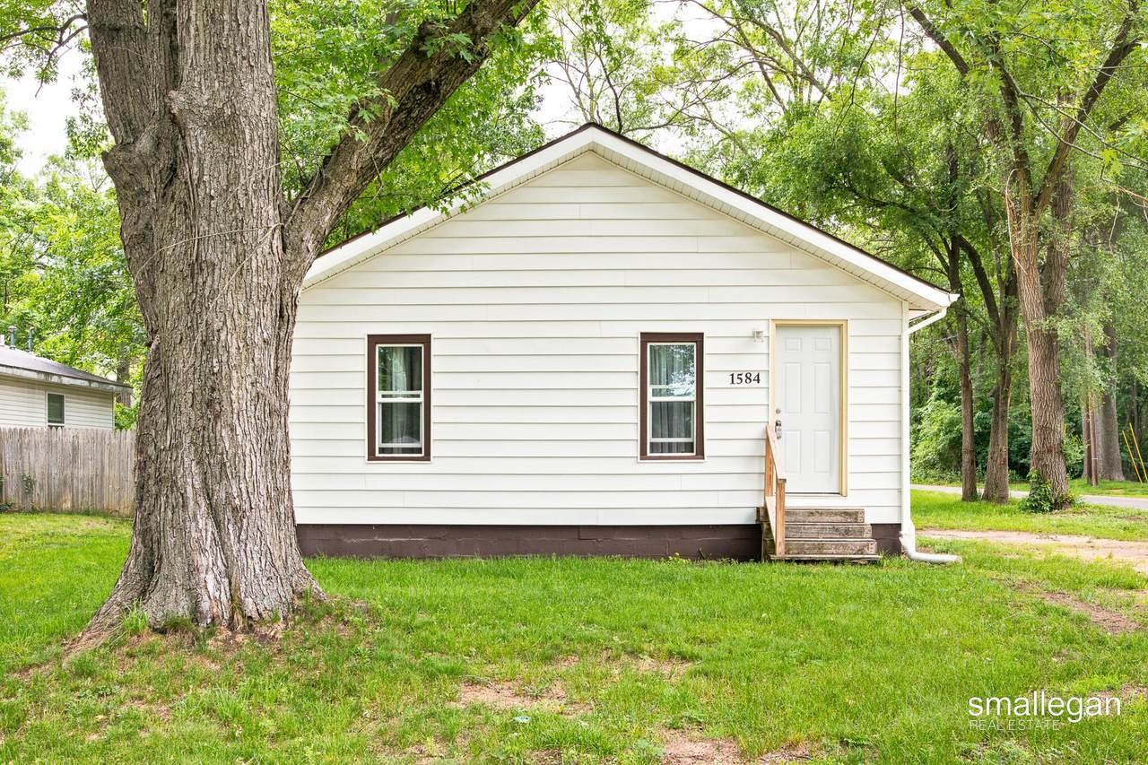 1584 Carlton Street - Photo 1