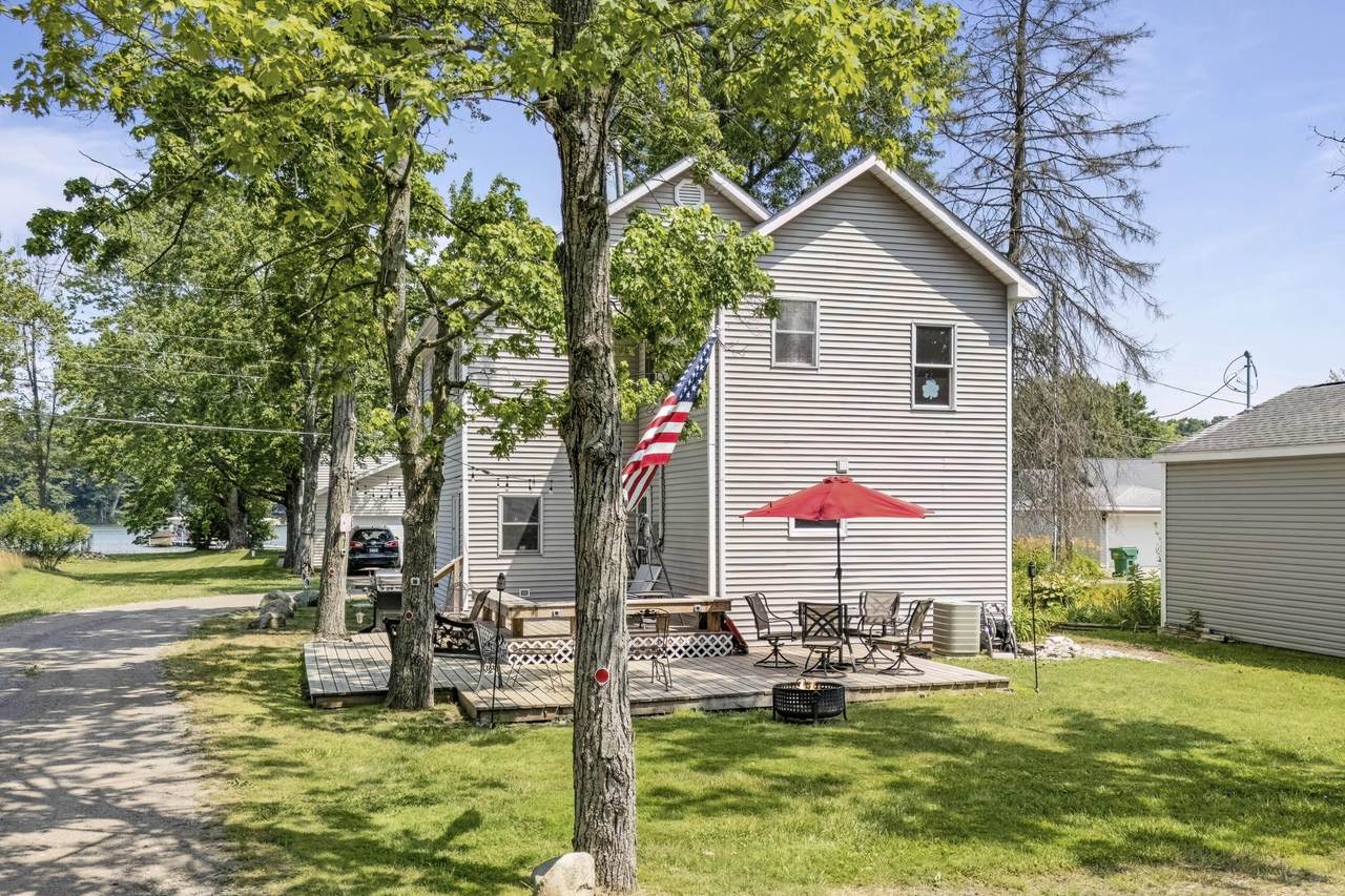 62560 Gilmore Avenue - Photo 1