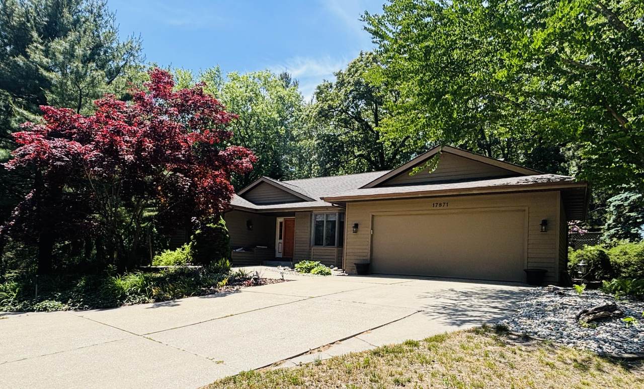 17871 Fruitport Road - Photo 1