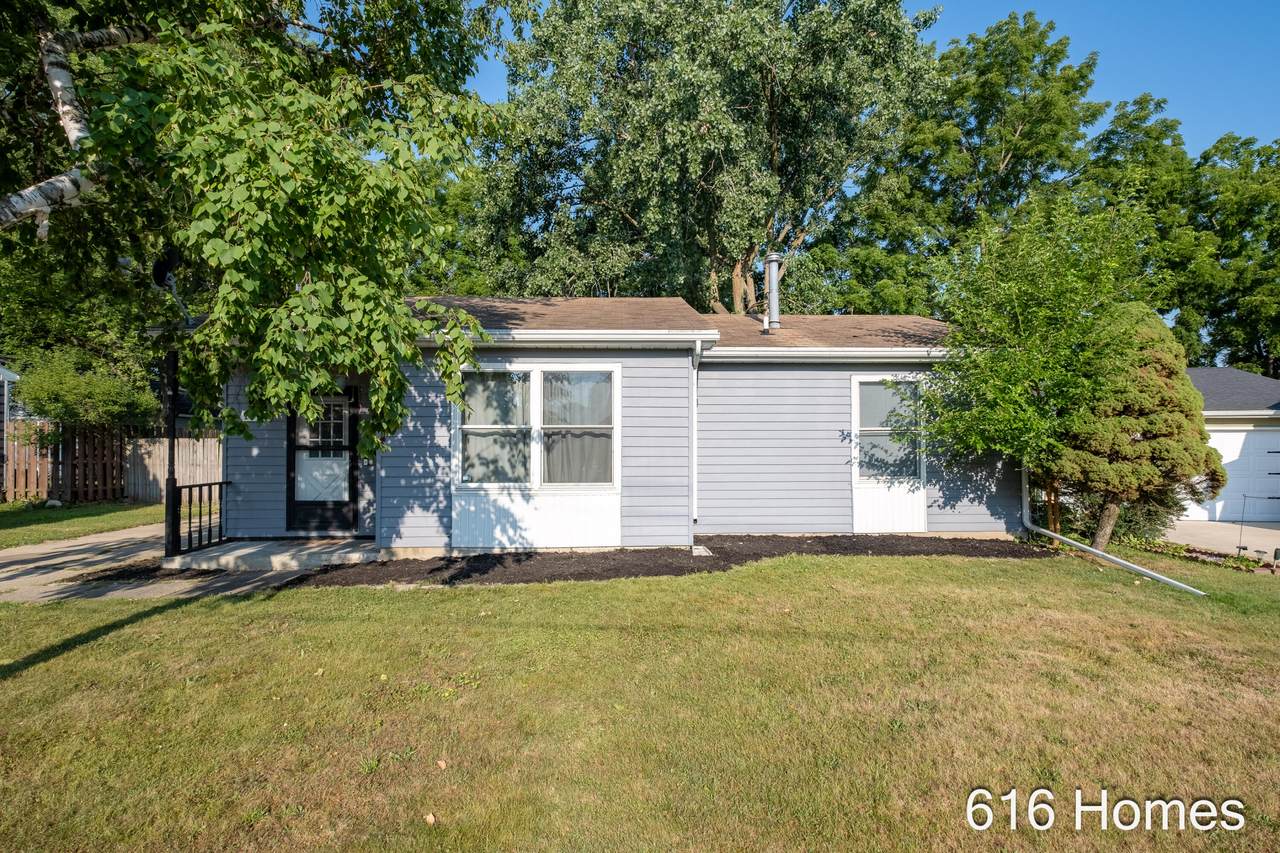 1911 Benjamin Avenue - Photo 1