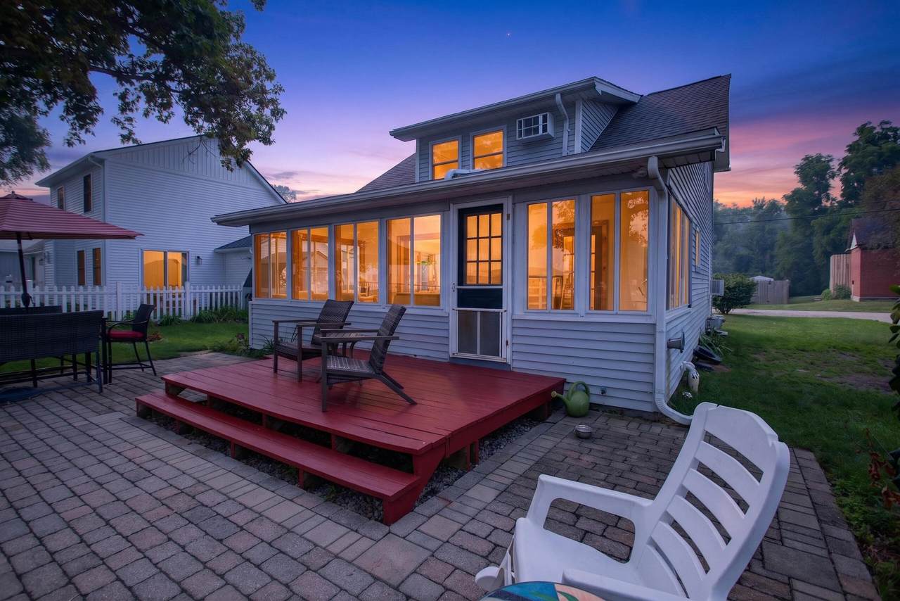 321 Oakwood Avenue - Photo 1
