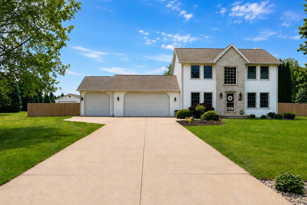 47679 Woodfield Circle - Photo 1
