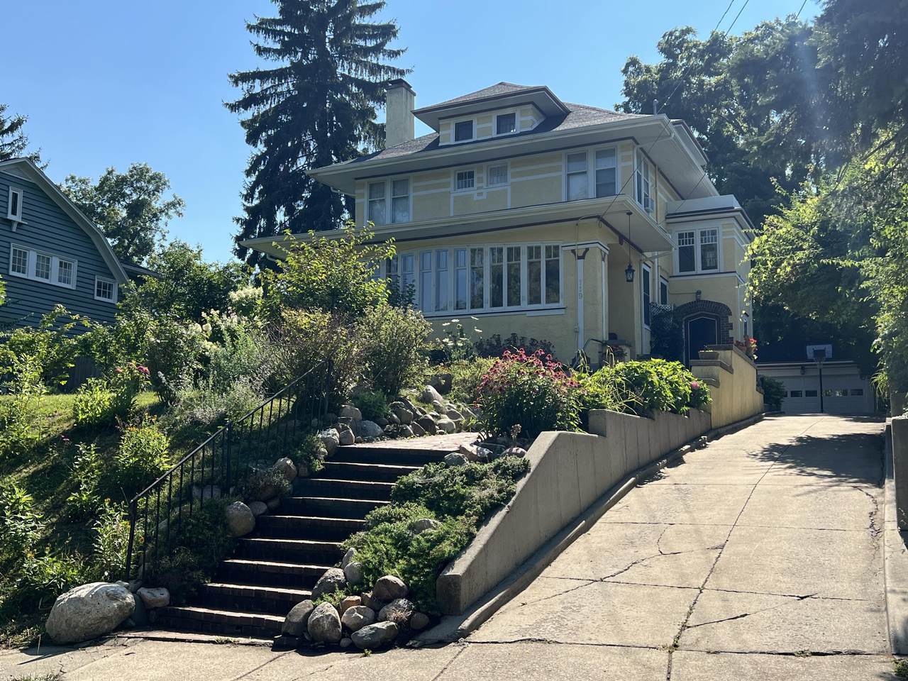 119 Prairie Avenue - Photo 1