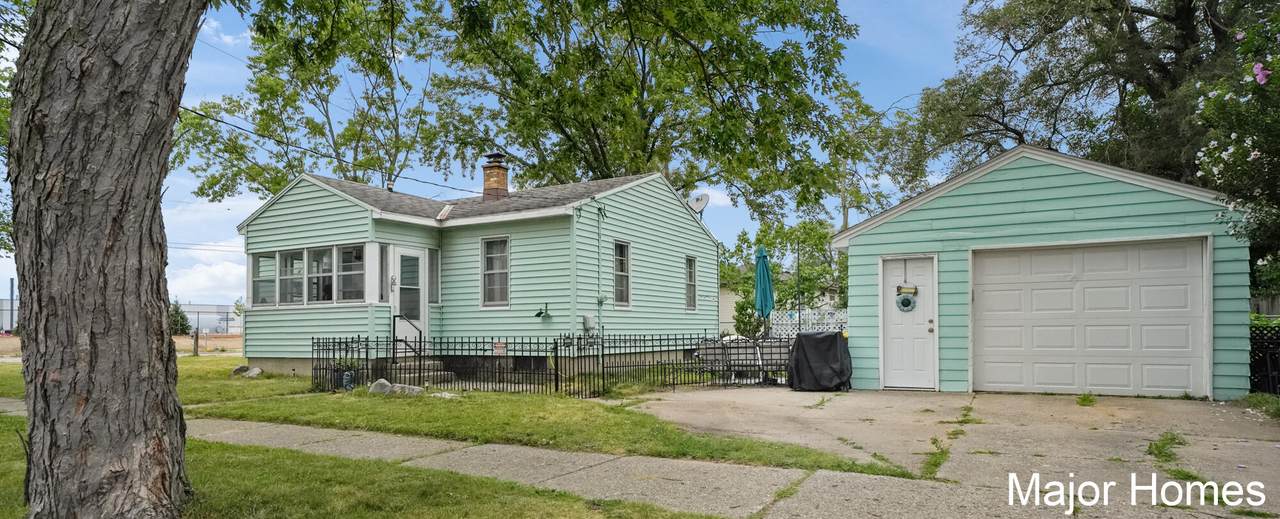 3990 Buchanan Avenue - Photo 1