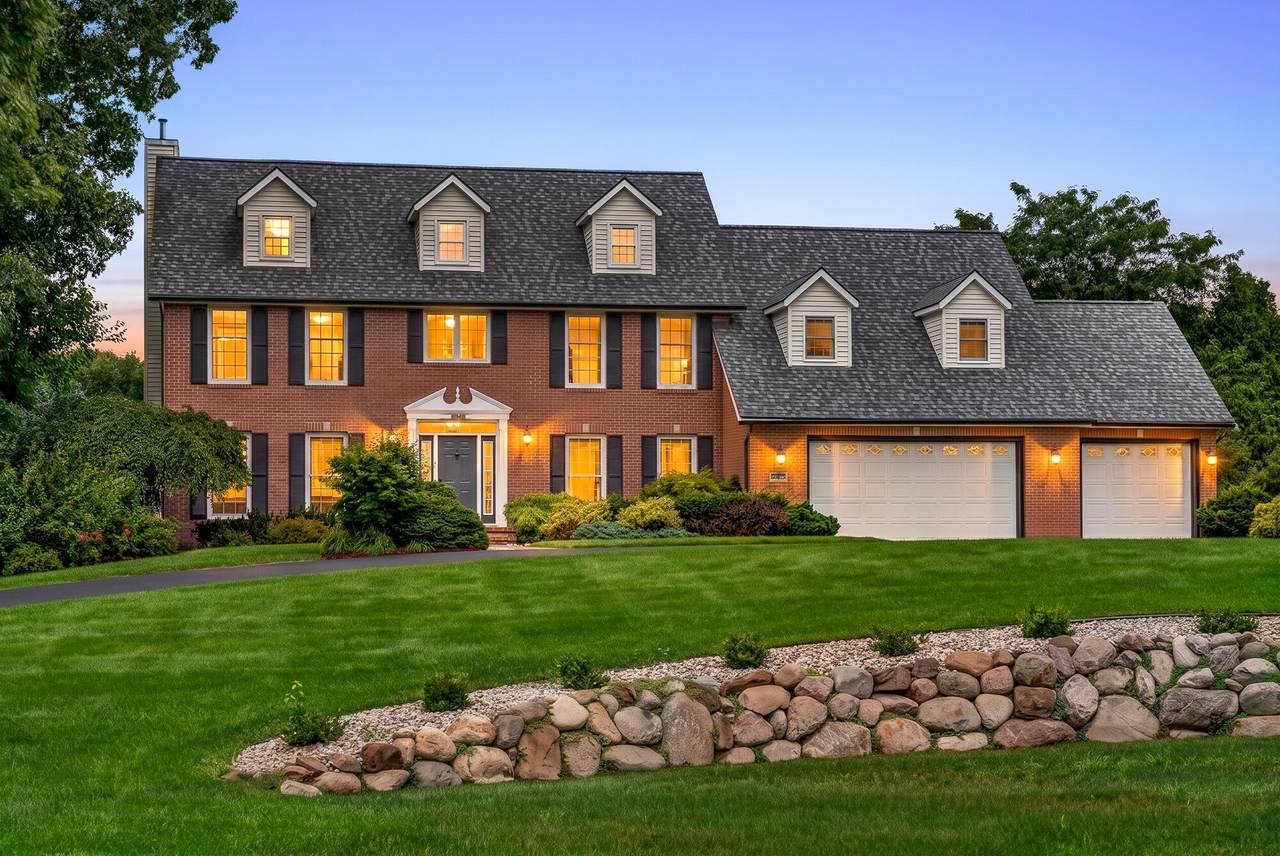 60625 Valley View Boulevard - Photo 1