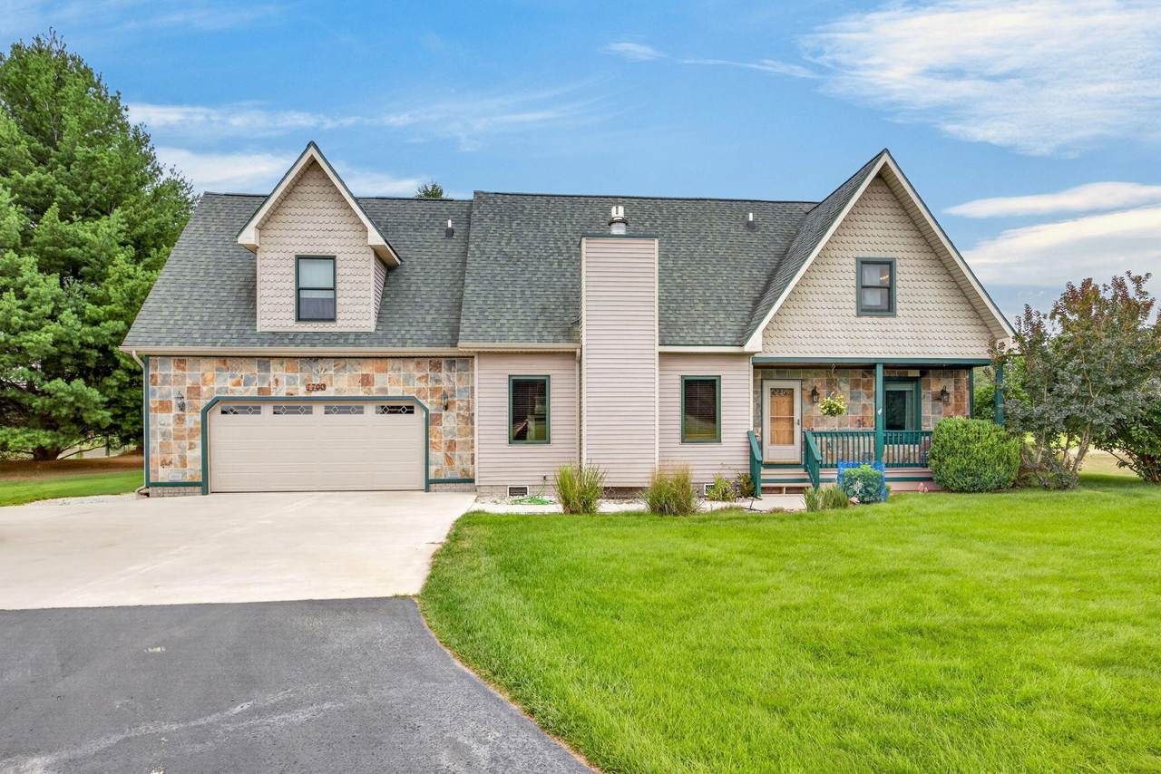 7700 Red Fox Road - Photo 1